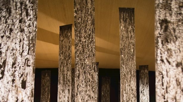 המיצב של רינת יצחק (צילום Adam Newby, Studio 3713)