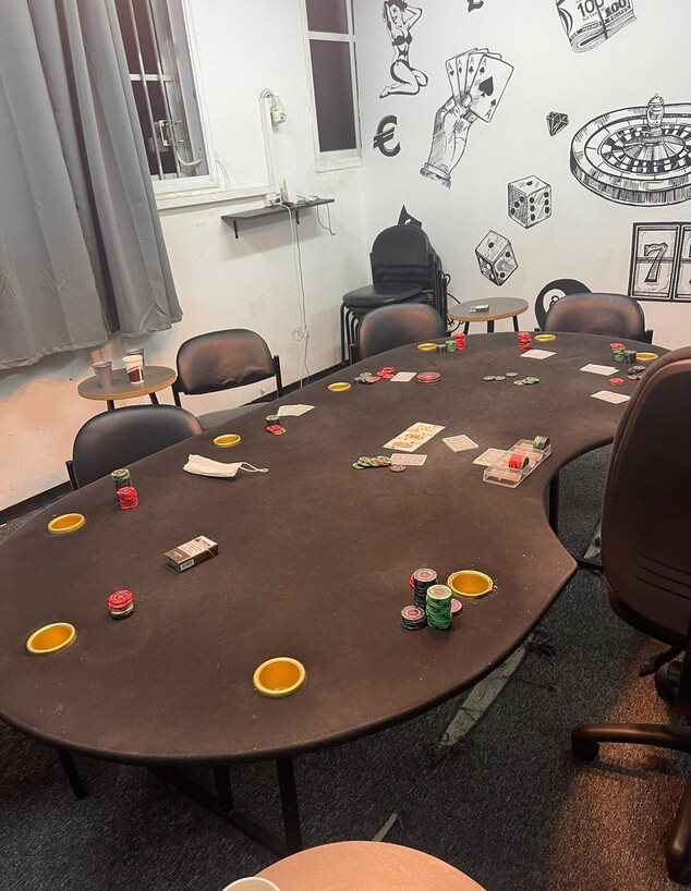 חדר ההימורים בבת ים | צילום: דוברות המשטרה