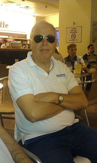 דני דבורין, אחד מ"יקירי העיר בת ים", באדיבות ויקיפדיה