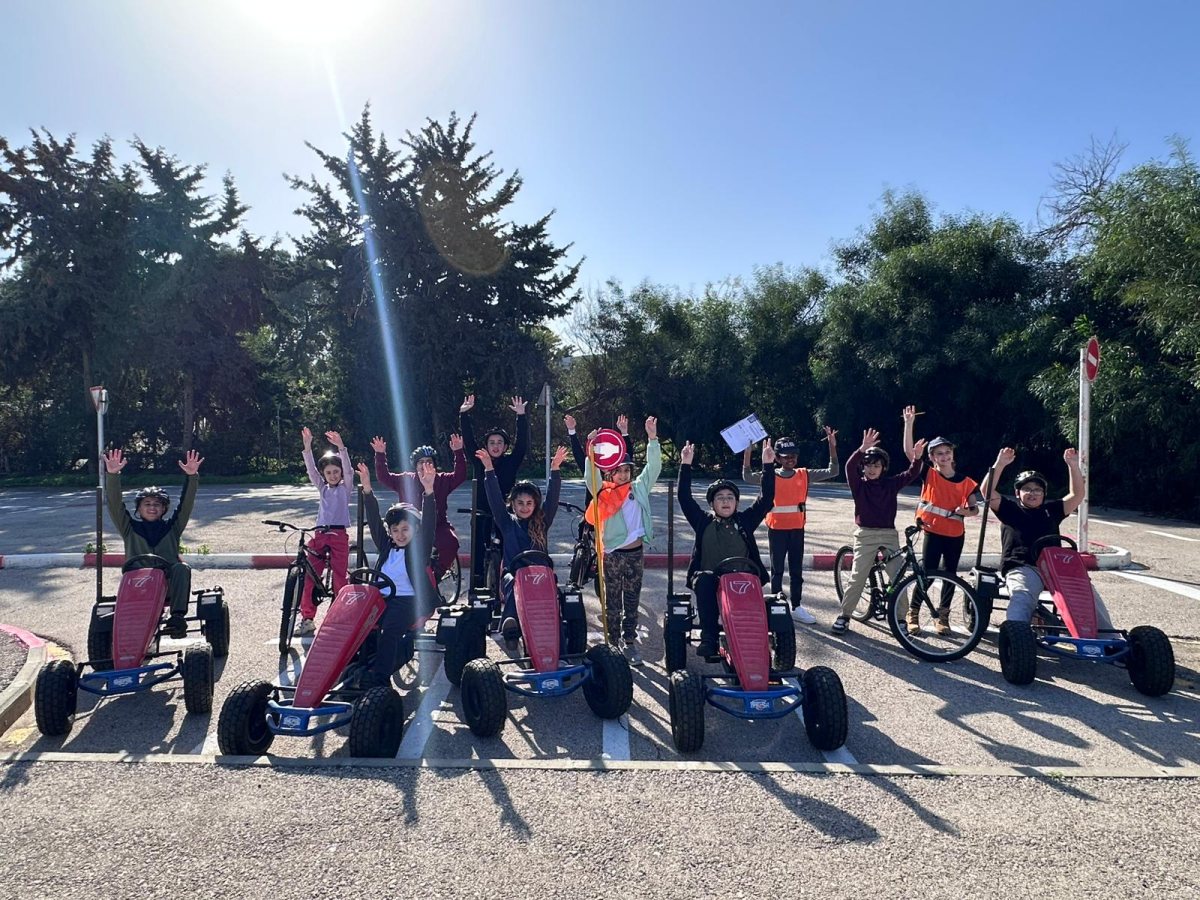 המרכז לבטיחות בדרכים בת-ים, בי"ס יגאל אלון
