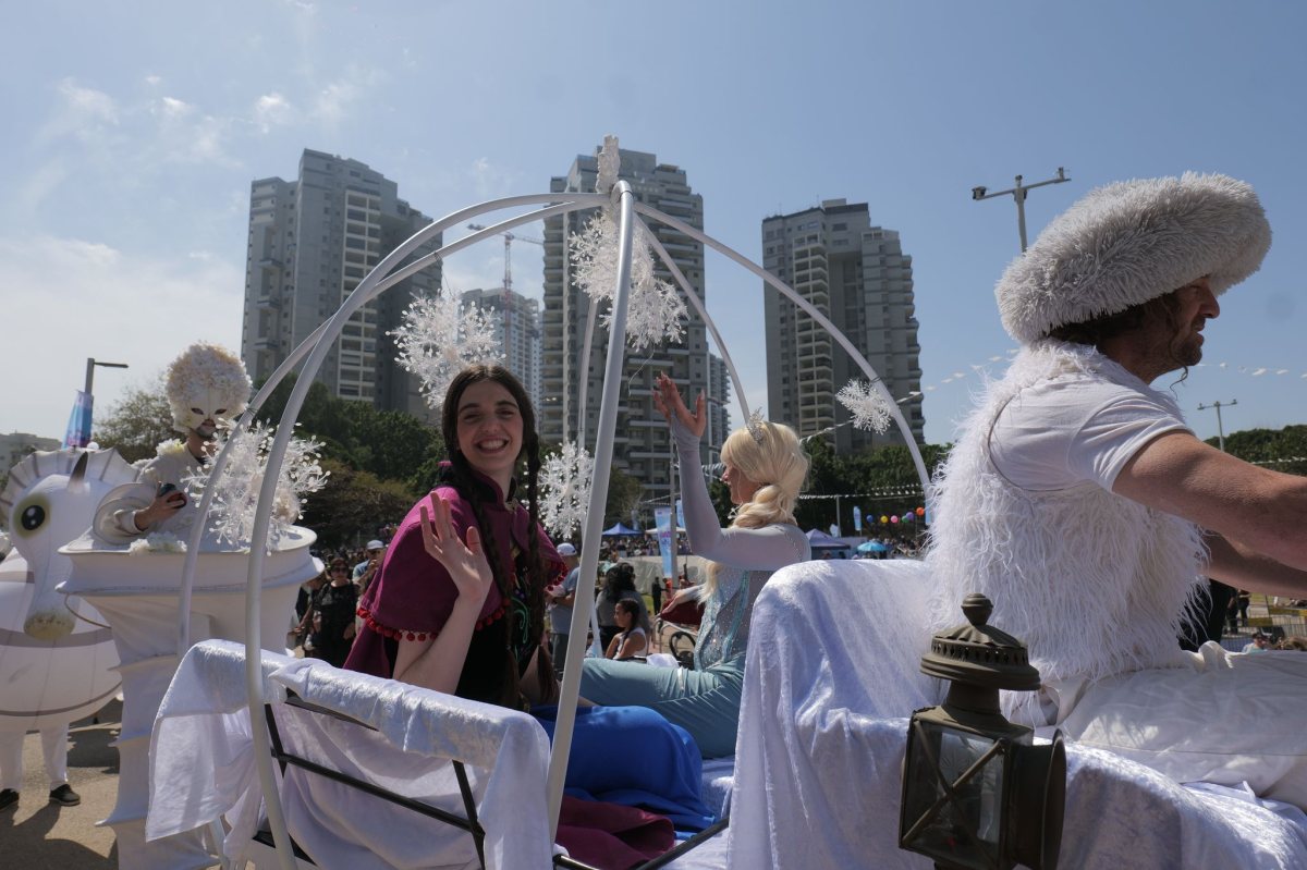 ואדים אקשן, אורה כליפה