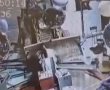 תיעוד דרמטי: פורצים עם טרקטור אל "המשביר לצרכן" ונמלטים ברגע האחרון