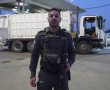 מזל שהריח לא עובר בסרטון: 33 שוהים בלתי חוקיים נתפסו בתוך משאית זבל | צפו