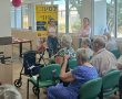 חג של נתינה בבת ים: מארזים ובדיקות עיניים לשורדי השואה בבית גיל פז