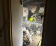 שריפה בדירה בבת ים - לוחמי האש פרצו דלתות