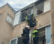 דרמה בבת ים: גבר נלכד מעבר לחלון בקומה שלישית – ניצל ברגע האחרון